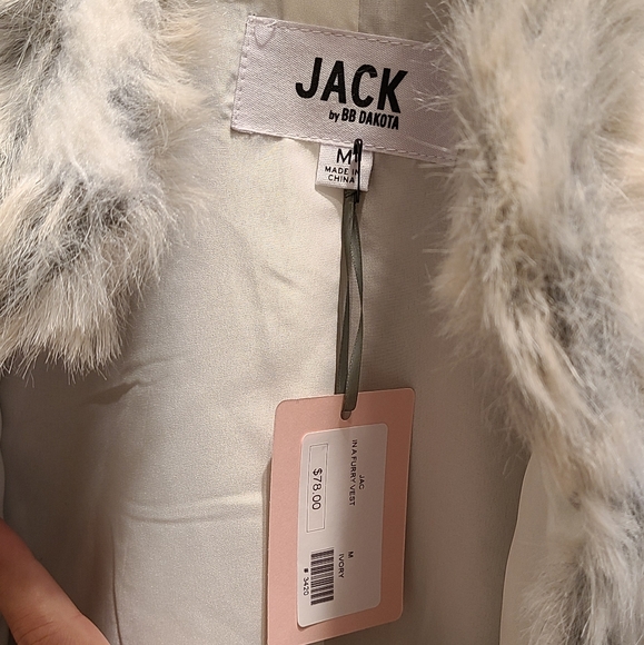 ✨3for$25✨BBDakotaNWT In A Furry FauxFur Vest Ivory - Picture 6 of 8